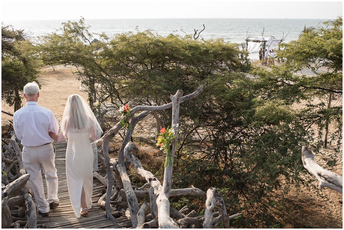 small-destination-beach-wedding_019