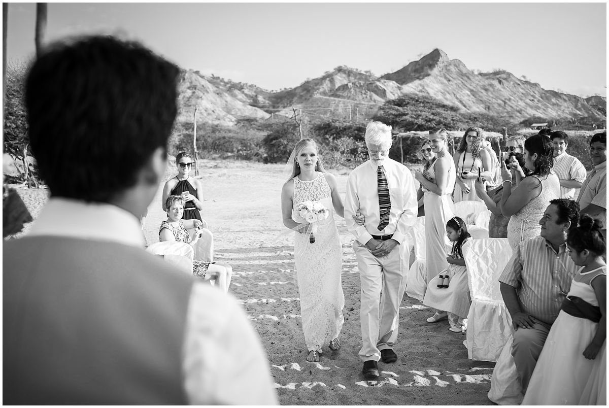 small-destination-beach-wedding_021