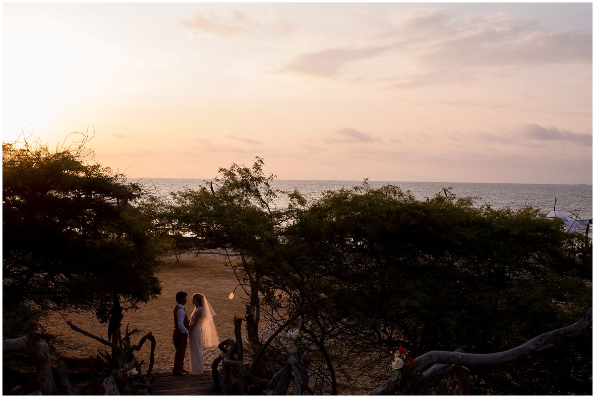 small-destination-beach-wedding_035